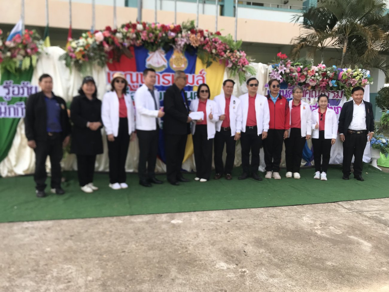 วันศุกร์ที่ 28 พฤศจิกายน 2568 เวลา 08.30น. นางรัตนาภรณ์ คงพราหมณ์ นายกเทศมนตรีตำบลเรณูนคร มอบหมายให้ นายนิวชน บัวสาย รองนายกเทศมนตรีตำบลเรณูนคร นางหงส์สุดา แก่นจันทร์ เลขานุการนายกเทศมนตรีตำบลเรณูนคร นายชุมพร หล้าสุพรม รองประธานสภาเทศบาลตำบลเรณูนคร นายระพีพัฒน์ มหาโคตร ผู้ทรงคุณวุฒิฯ ว่าที่ร้อยเอกธนาวุฒิ ศรีอินทร์ รองปลัดเทศบาล รักษาราชการแทน ปลัดเทศบาลตำบลเรณูนคร ร่วมพิธีเปิดงานกีฬาเครือข่ายเรณูนคร ณ โรงเรียนเรณูวิทยาคาร อำเภอเรณูนคร จังหวัดนครพนม