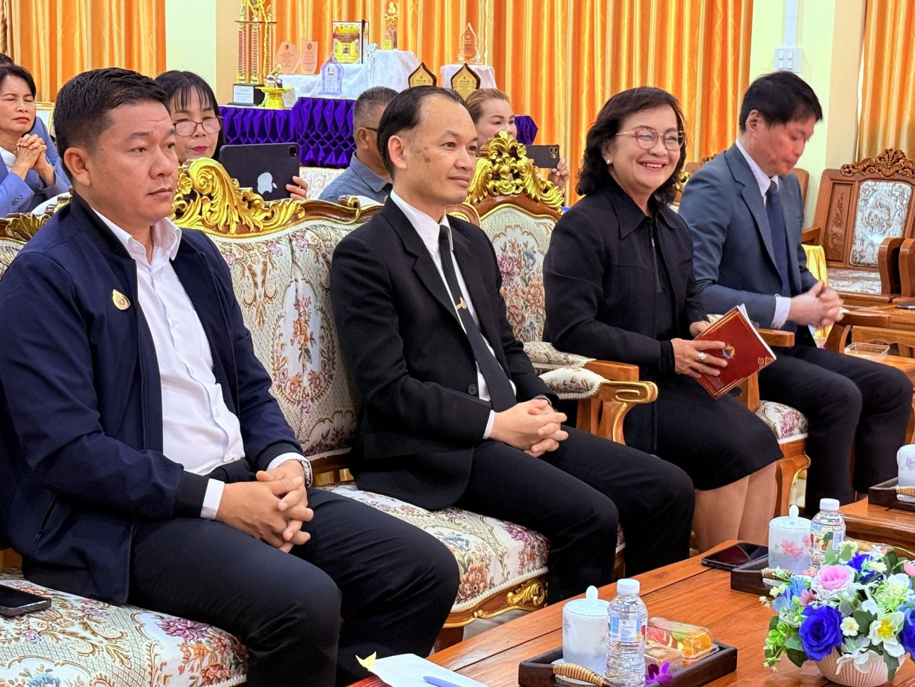 วันพฤหัสบดีที่ 11 ธันวาคม 2568 เวลา 08.30 น.  นางรัตนาภรณ์ คงพราหมณ์ นายกเทศมนตรีตำบลเรณูนคร ร่วมต้อนรับคณะกรรมการประเมินนักเรียน เพื่อรับรางวัลพระราชทาน ระดับจังหวัด ประจำปี 2568 ณ ห้องประชุมเมิงแถน โรงเรียนเรณูนครวิทยานุกูล อำเภอเรณูนคร จังหวัดนครพนม