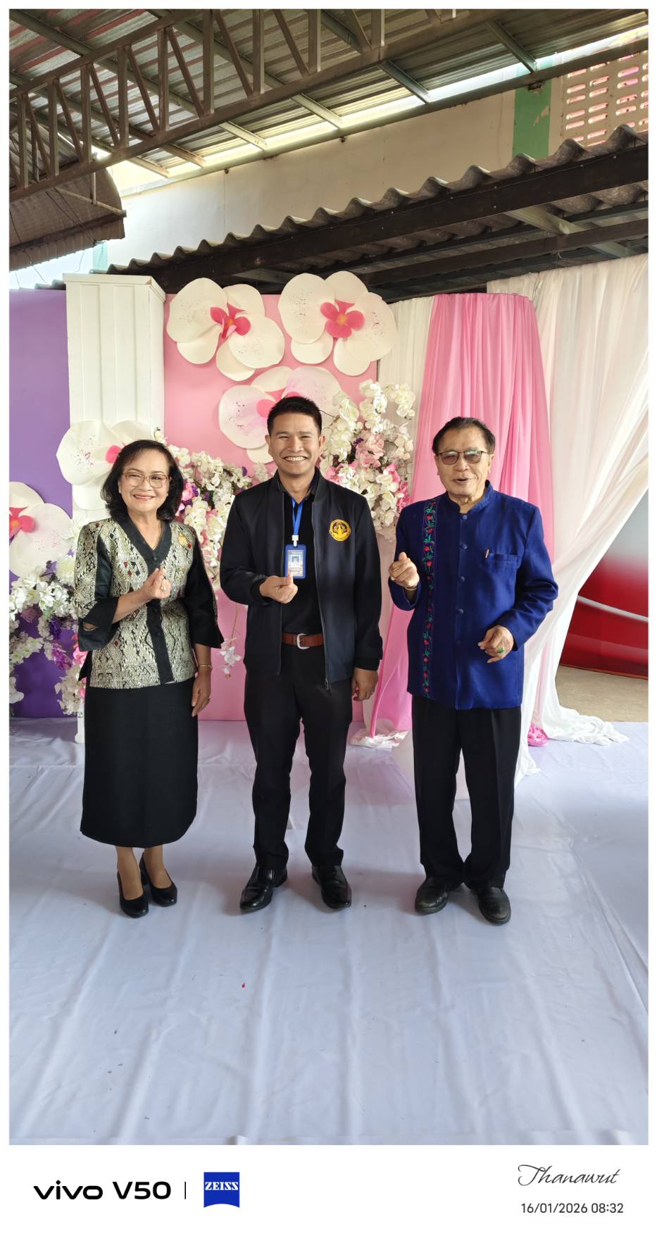 วันศุกร์ที่ 16 มกราคม 2569  นางรัตนาภรณ์ คงพราหมณ์ นายกเทศมนตรีตำบลเรณูนคร  นายนิวชน  บัวสาย รองนายกเทศมนตรีตำบลเรณูนคร ว่าที่ร้อยเอกธนาวุฒิ ศรีอินทร์ รองปลัดเทศบาล รักษาราชการแทน ปลัดเทศบาลตำบลเรณูนคร ร่วมกิจกรรม “งานวันครู” ครั้งที่ 70 ณ หอประชุมหลวงปู่แฟ๊บฯ โรงเรียนเรณูวิทยาคาร อำเภอเรณูนคร จังหวัดนครพนม