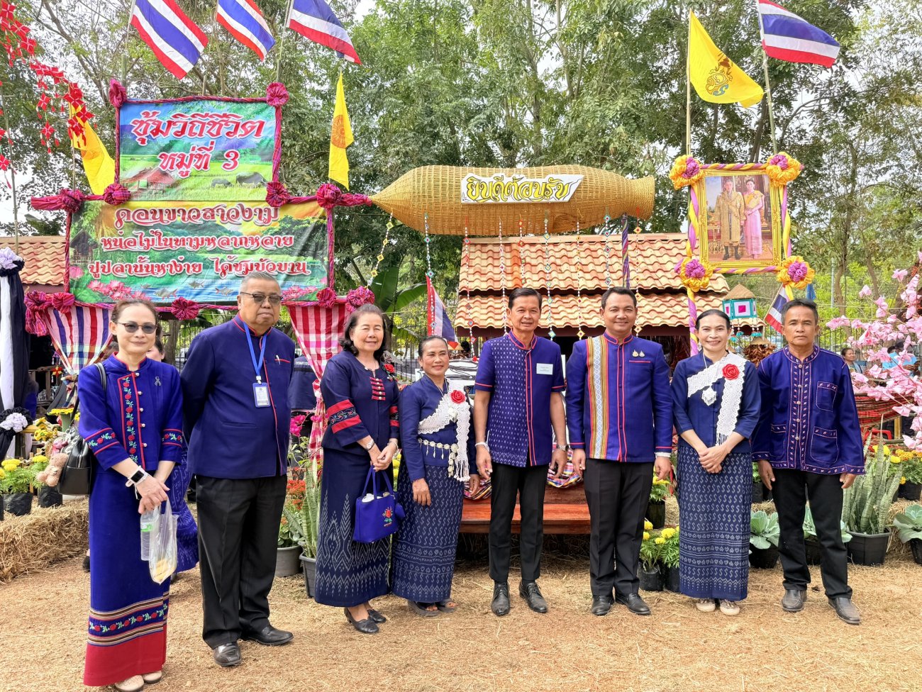 วันพุธที่ 21 มกราคม 2569 นางรัตนาภรณ์ คงพราหมณ์ นายกเทศมนตรีตำบลเรณูนคร มอบหมายให้ นายนิวชน บัวสาย รองนายกเทศมนตรีตำบลเรณูนคร นางหงษ์สุดา แก่นจ้นทร์ เลขานุการนายกเทศมนตรีตำบลเรณูนคร นายระพีพัฒน์ มหาโคตร พนักงานผู้สูงอายุทรงคุณวุฒิเฉพาะทางด้านการบริหารงานท้องถิ่นฯ นายพิสดาร ผลโยน ผอ.กองการศึกษา  ร่วมพิธีเปิดงาน เปิดประตูเล้า สู่ขวัญข้าว ณ อบต.นาขาม อ.เรณูนคร จ.นครพนม