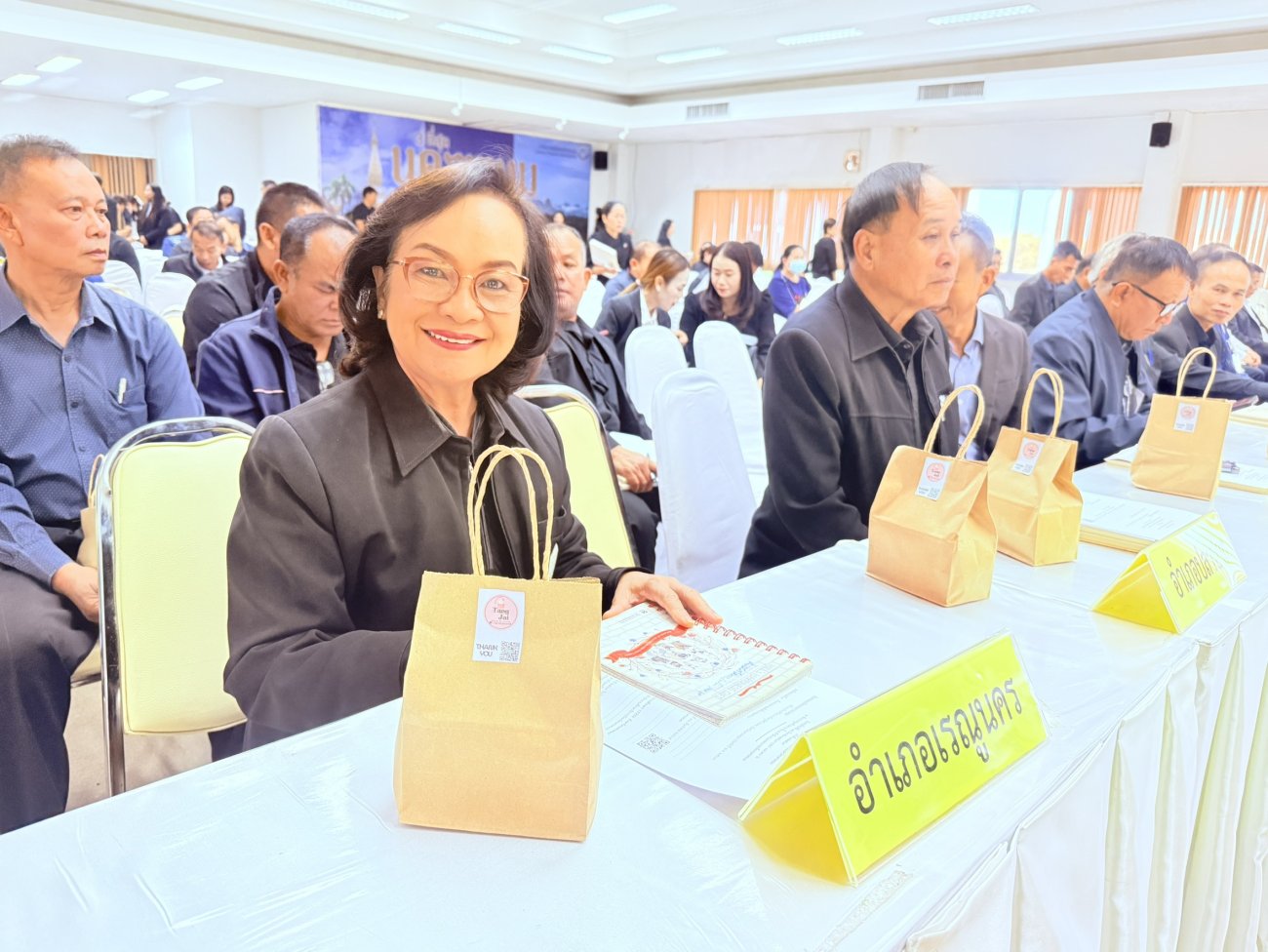 วันพฤหัสบดีที่ 12 มีนาคม 2569  นางรัตนาภรณ์ คงพราหมณ์ นายกเทศมนตรีตำบลเรณูนคร ร่วมประชุมองค์กรปกครองส่วนท้องถิ่นจังหวัดนครพนม เพื่อเป็นการขับเคลื่อนและติดตามนโยบายของรัฐบาล กระทรวงมหาดไทย กรมส่งเสริมการปกครองท้องถิ่น และจังหวัดนครพนม ณ ห้องประชุมศรีวรขาน ชั้น 5 สำนักงานเทศบาลเมืองนครพนม จังหวัดนครพนม