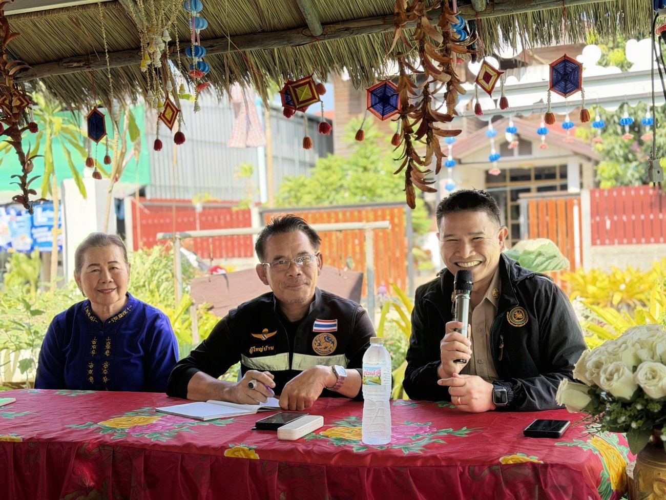 วันจันทร์ที่ 11 พฤษภาคม 2569 เวลา 08.30 น. นางรัตนาภรณ์ คงพราหมณ์ นายกเทศมนตรีตำบลเรณูนคร มอบหมายให้ ว่าที่ร้อยเอก ธนาวุฒิ ศรีอินทร์ รองปลัดเทศบาลฯ รักษาราชการแทน ปลัดเทศบาลฯ พร้อมด้วย นางสาวลลิตยา นานอก นักพัฒนาชุมชนปฏิบัติการ ร่วมประชุมคณะกรรมการชุมชนโพนทองพัฒนา หมู่ที่ 2 ตำบลโพนทอง ประจำเดือนพฤษภาคม 2569 ครั้งที่ 8/2569 ณ ศาลาสุขใจไทเมิงเว หมู่ที่ 2 ตำบลโพนทอง อำเภอเรณูนคร จังหวัดนครพนม