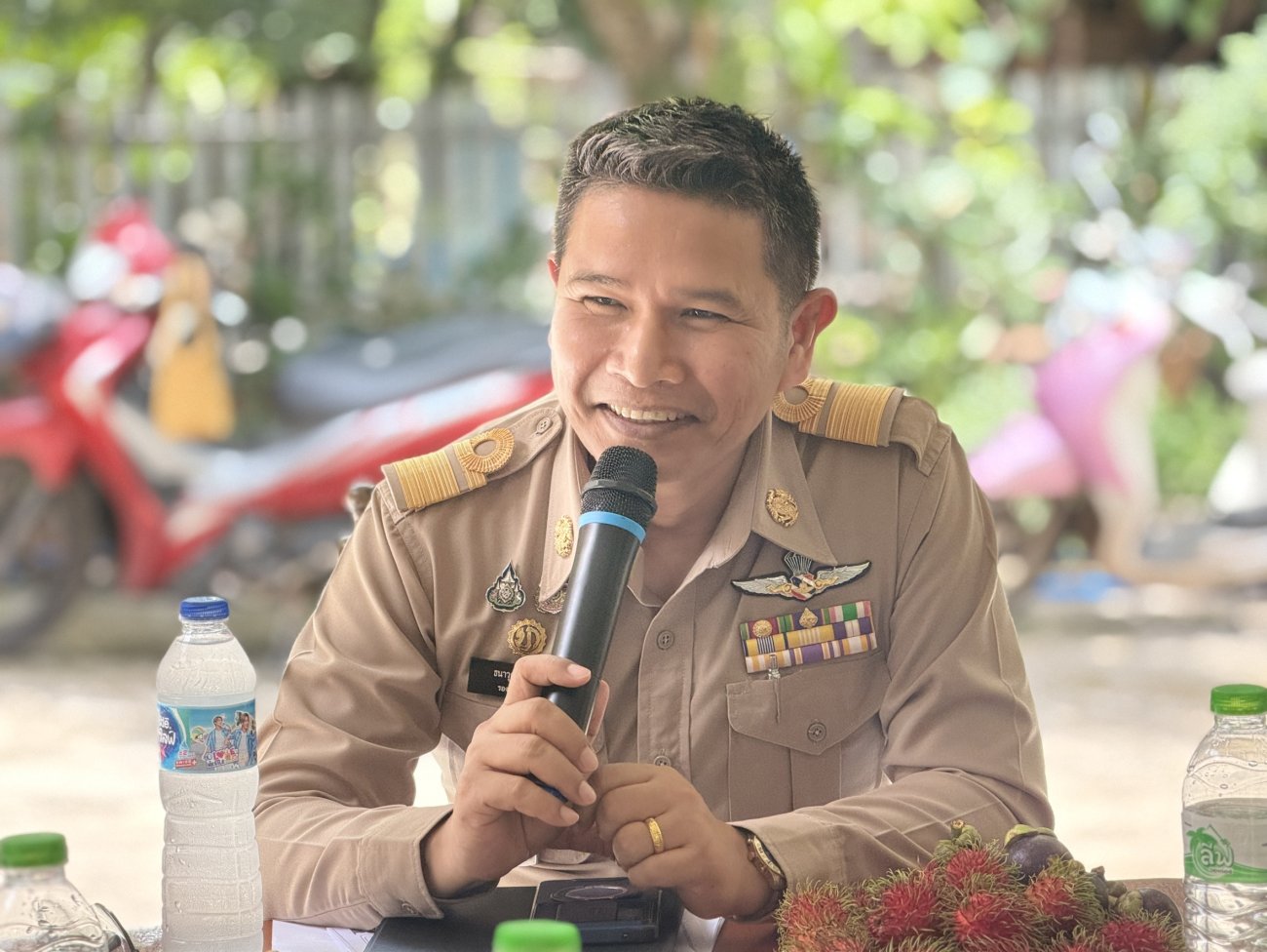 วันจันทร์ที่ 8 มิถุนายน 2569 เวลา 10.00 น.  นางรัตนาภรณ์ คงพราหมณ์ นายกเทศมนตรีตำบลเรณูนคร มอบหมายให้ ว่าที่ร้อยเอก ธนาวุฒิ ศรีอินทร์ รองปลัดเทศบาล รักษาราชการแทน ปลัดเทศบาล พร้อมด้วย นางสาวลลิตยา นานอก นักพัฒนาชุมชนปฏิบัติการ ร่วมประชุมคณะกรรมการชุมชนเรณูเมืองใหม่ หมู่ที่ 13 ตำบลเรณู ประจำเดือนมิถุนายน 2569 ครั้งที่ 9/2569 ณ บ้านกรรมการชุมชน หมู่ที่ 13 ตำบลเรณู อำเภอเรณูนคร จังหวัดนครพนม