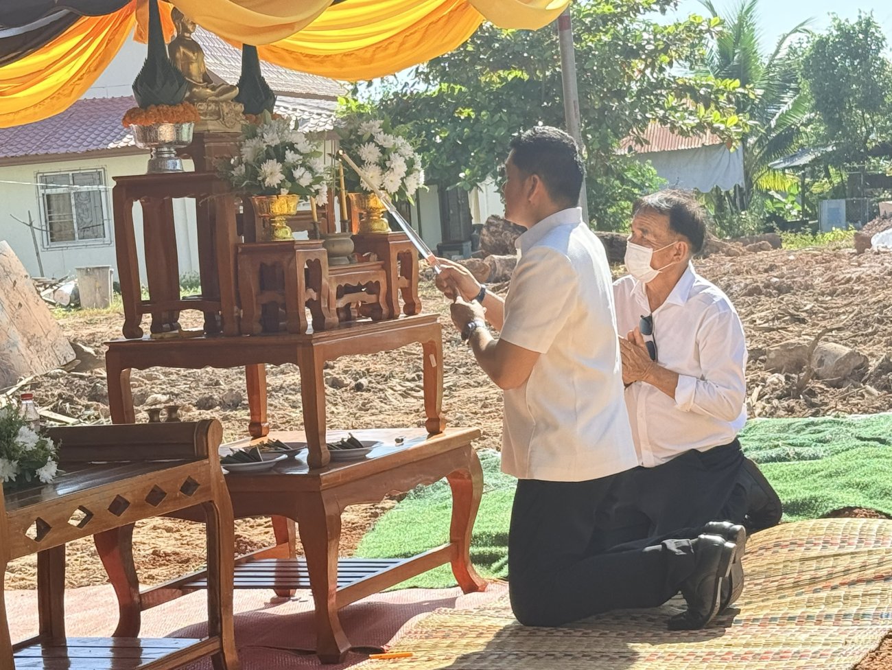 วันพฤหัสบดีที่ 1 ตุลาคม 2569 นางรัตนาภรณ์ คงพราหมณ์ นายกเทศมนตรีตำบลเรณูนคร นางหงษ์สุดา แก่นจันทร์ เลขานุการนายกเทศมนตรีตำบลเรณูนคร นายพรพจน์ ชลุยรัตน์ สมาชิกสภาเทศบาล พนักงาน เทศบาลตำบลเรณูนคร ร่วมมอบวัสดุอุปกรณ์ตามโครงการปรับสภาพแวดล้อมที่อยู่อาศัยสำหรับคนพิการ ผู้สูงอายุ ผู้ป่วยที่อยู่ในระยะกึ่งเฉียบพลัน และผู้ที่มีภาวะพึ่งพิงที่จำเป็นต้องได้รับการฟื้นฟูสมรรถภาพ ประจำปีงบประมาณ พ.ศ. 2569 จำนวน 1 ราย คือ นายประจบ อินทร์ติยะ บ้านเลขที่ 46 หมู่ที่ 1 ตำบลเรณู อำเภอเรณูนคร จังหวัดนครพนม